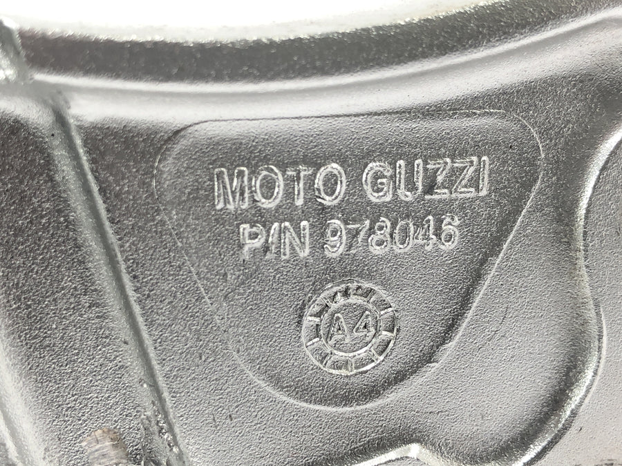 Moto Guzzi Stelvio 1200 8V [2016] - Système de repose-pieds droit, repose-pieds conducteur et passager passager avec support