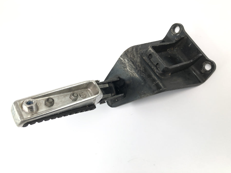 Suzuki VZ 1500 WVCU [2011] - Driver's footrest left Driver's footrest with holder