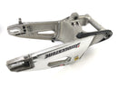 Aprilia RSV4 1000 [2010] - Support de fixation de la roue arrière du bras oscillant cassé-7