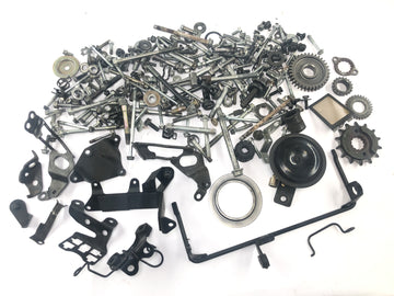 Honda FMX 650 RD12 [2006] - pièces restantes et vis petites pièces