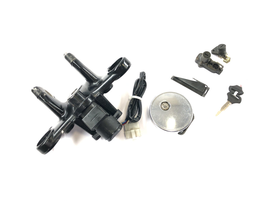 Kawasaki W 650 EJ650A [1999] - Lock set with fork bridge at the top, tank lock, ignition lock