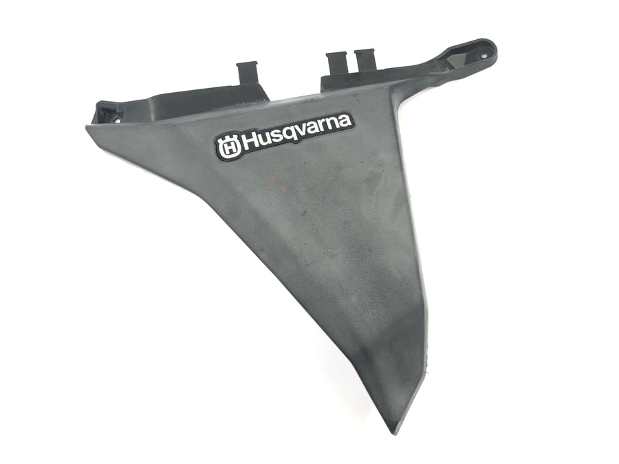 Husqvarna TR 650 Strada A8 [2012] - Cache radiateur capot de radiateur vue côté gauche