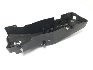 Triumph Speed Triple 1050 515NJ [2007] - Carénage arrière, carénage intérieur arrière, passage arrière