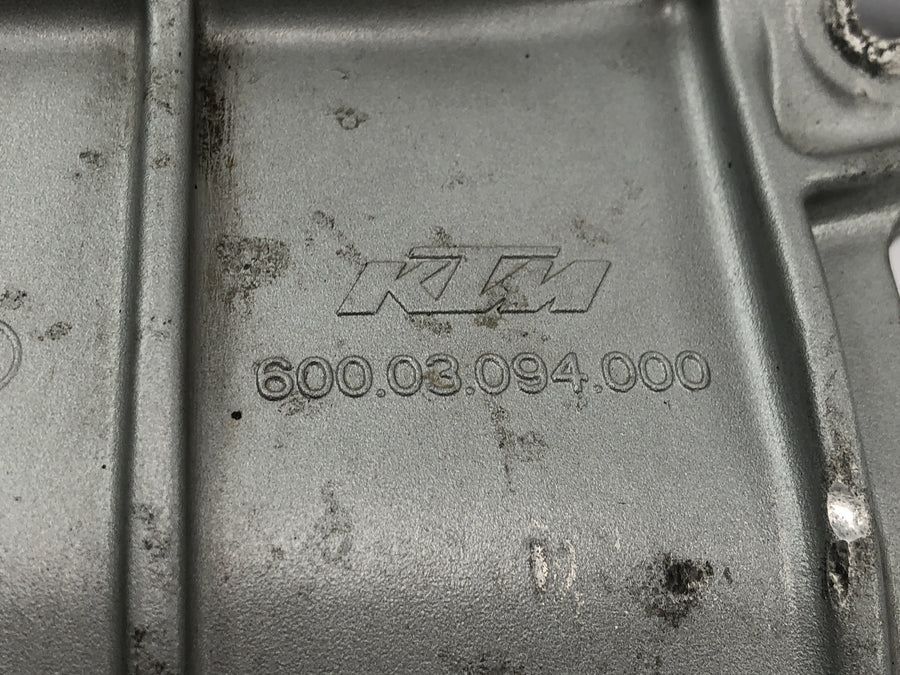 KTM 950 Adventure LC8 [2004] - Support de réservoir fixation de réservoir