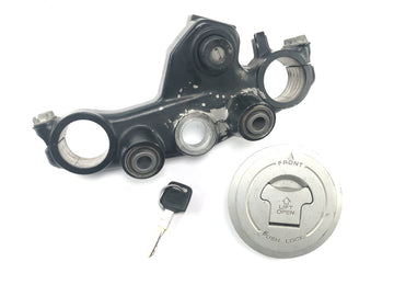 Honda NX 650 Dominator RD02 [1994] - Ignition lock fork bridge at the top with tank lock