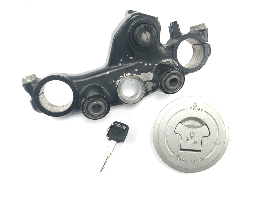 Honda NX 650 Dominator RD02 [1994] - Ignition lock fork bridge at the top with tank lock