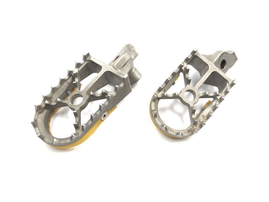 Suzuki RM Z 250 RJ41A [2007] - Footrests Driver footrests pair aluminum