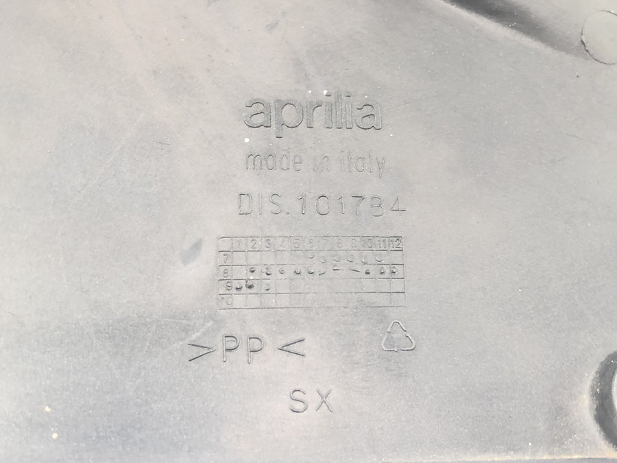 Aprilia Mille RSV 1000 ME [1999] - Cache latéral de carénage latéral