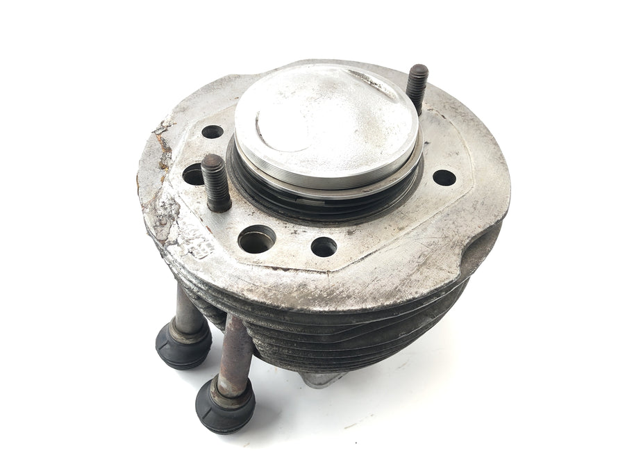 BMW R 75/5 [1973] - cylinder with piston on the right