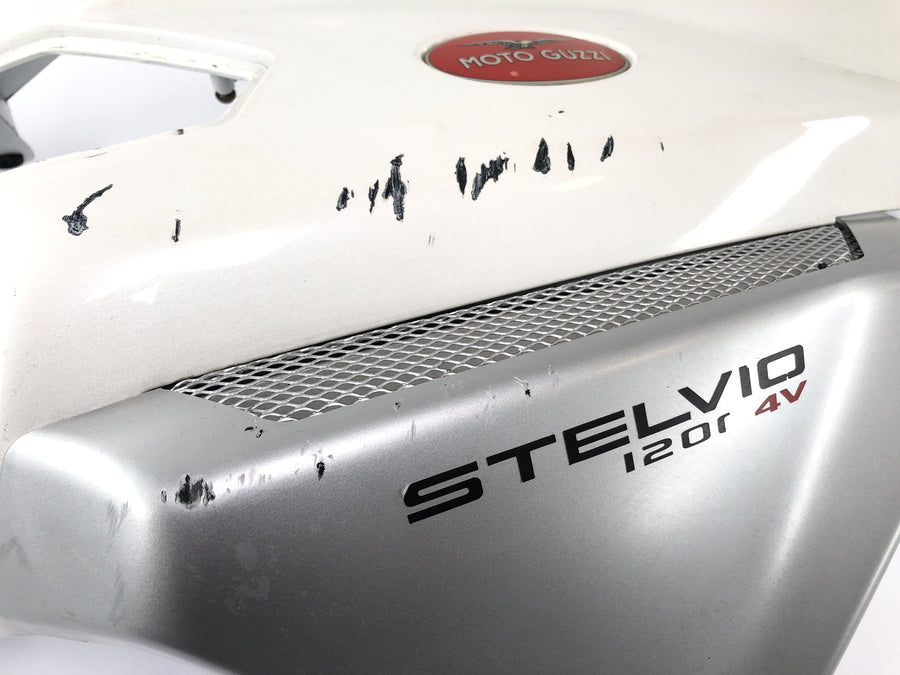 Moto Guzzi Stelvio 1200 4V [2009] - partie latérale couverte sur la partie de déplacement droit