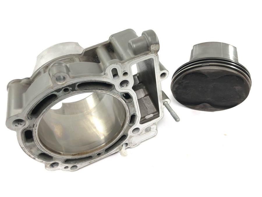 KTM 950 Adventure LC8 [2004] - Cylindre avec piston arrière