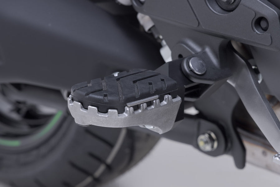 Kawasaki Versys 1100 [2025-2026] - ION footrest kit black – picture 1