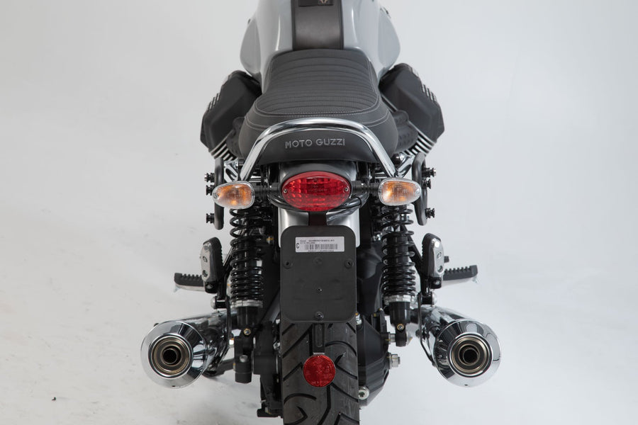 Moto Guzzi V7 III 750 Carbon [2019] - Legend Gear LC2 side bag system Black Edition – Image 6
