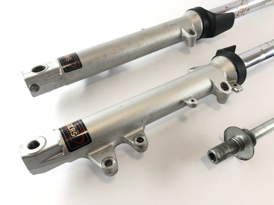 Suzuki Bandit GSF 650 S WVB5 [2005] - Fourche télescopique avec supports d'essieu rouillés