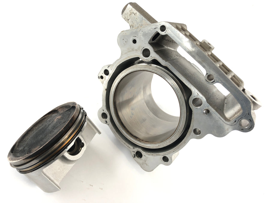 Can Am Spyder SM5 [2009] - Cylindre avant avec piston
