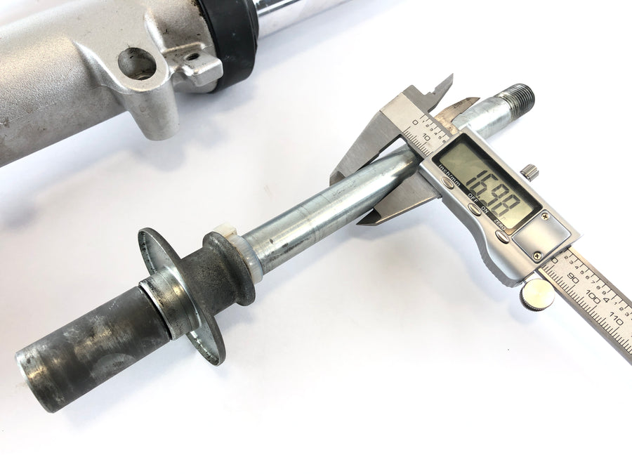 Suzuki Bandit GSF 650 S WVB5 [2005] - Fourche télescopique avec supports d'essieu rouillés